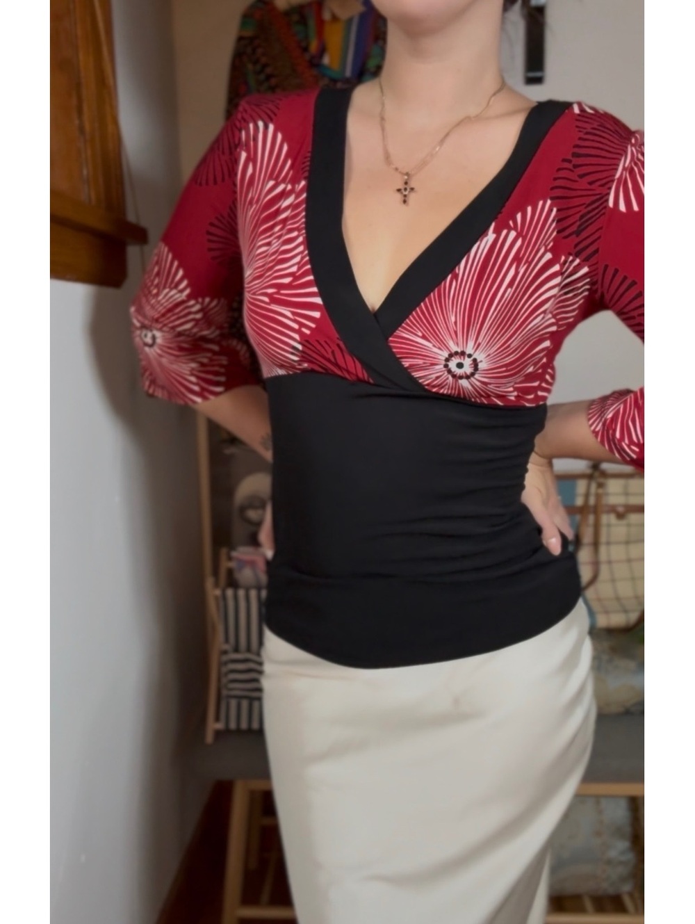 Vintage Women's Floral Print V-Neck Blouse with Black Waistband size M y2k